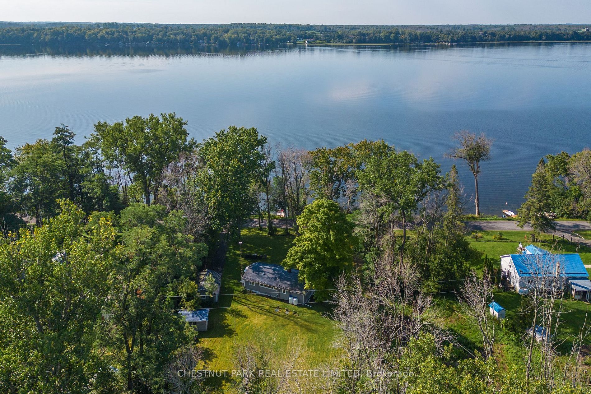 946 Lakeside Dr