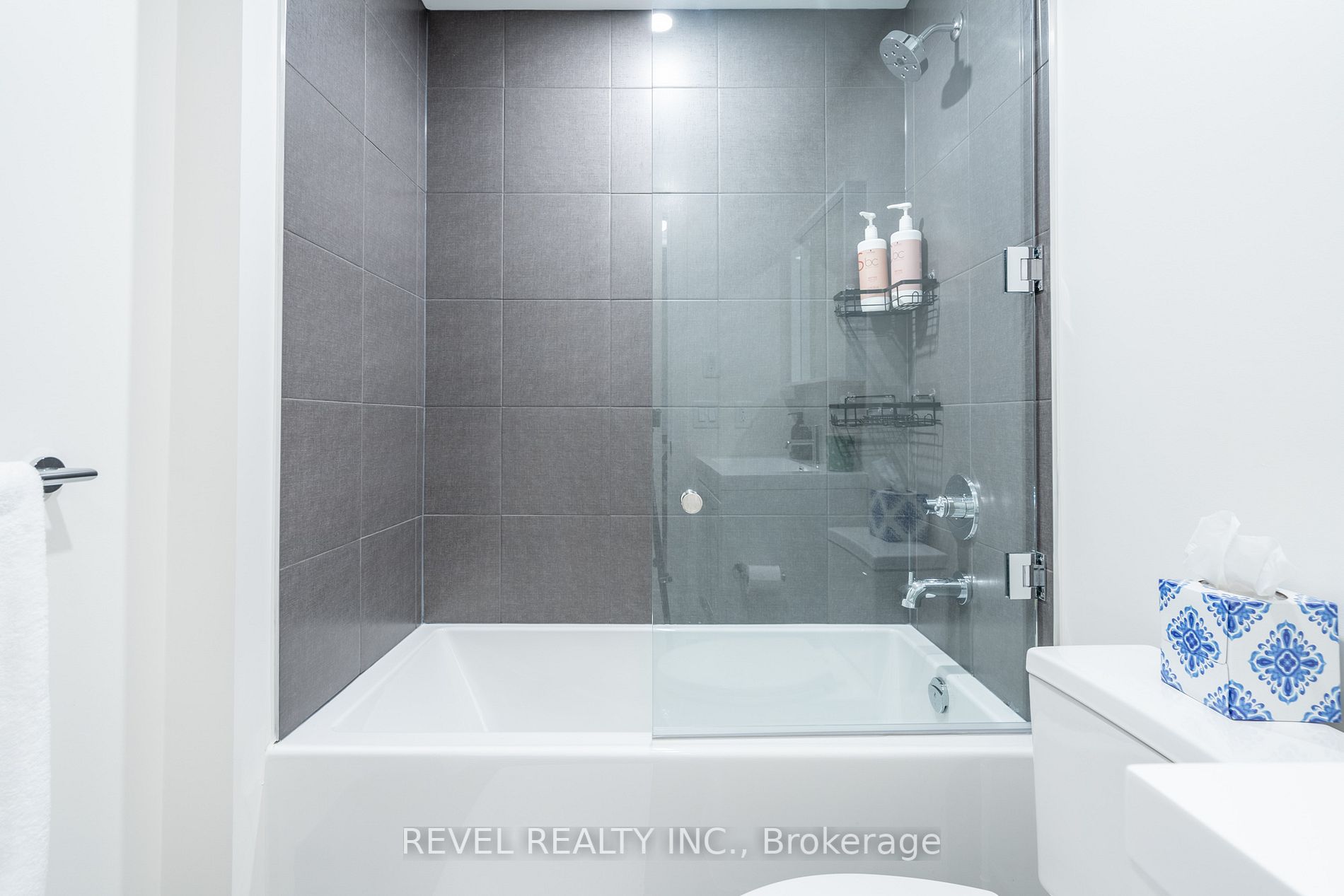 212 King William St, #310
