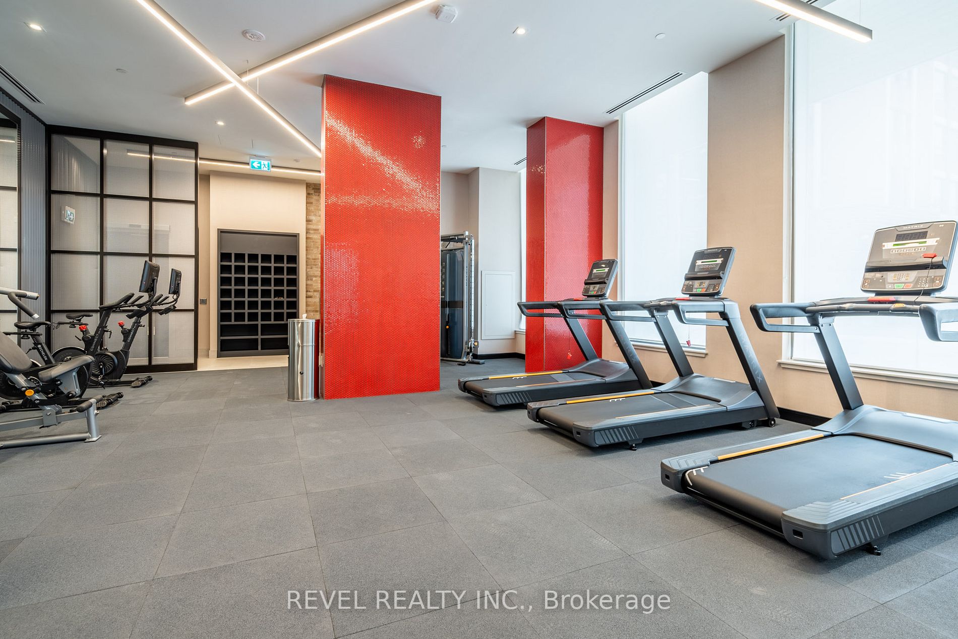 212 King William St, #310