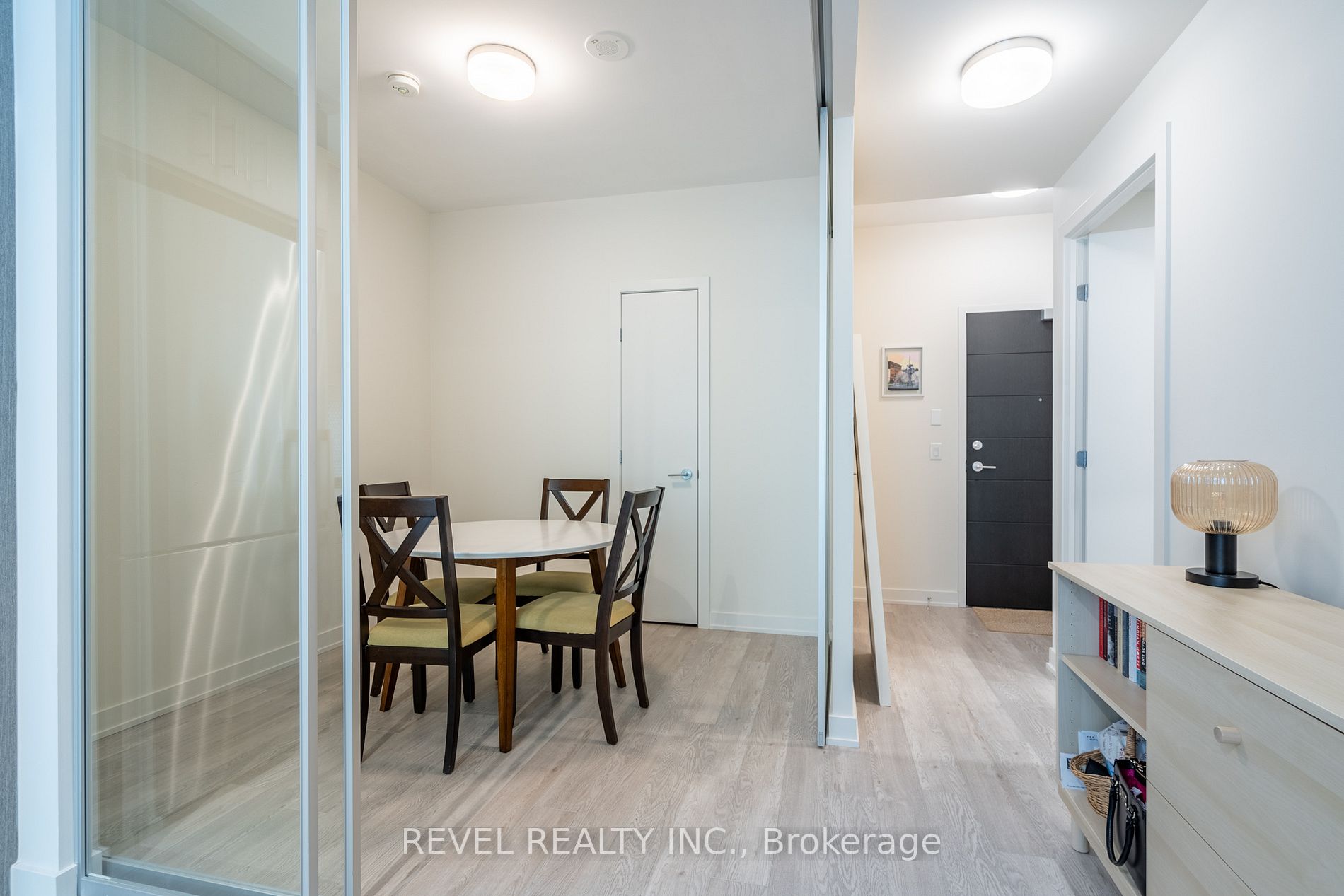212 King William St, #310