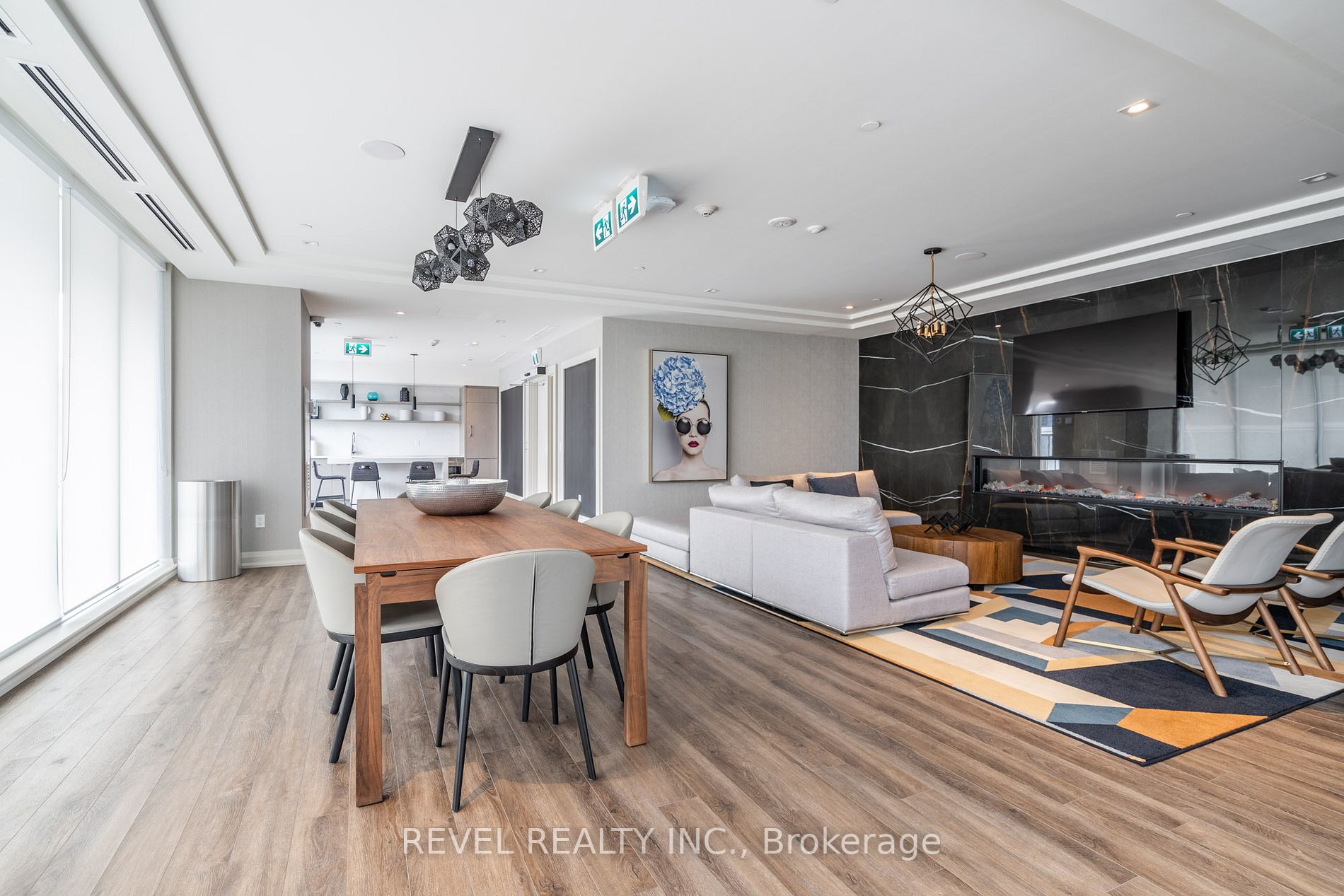 212 King William St, #310