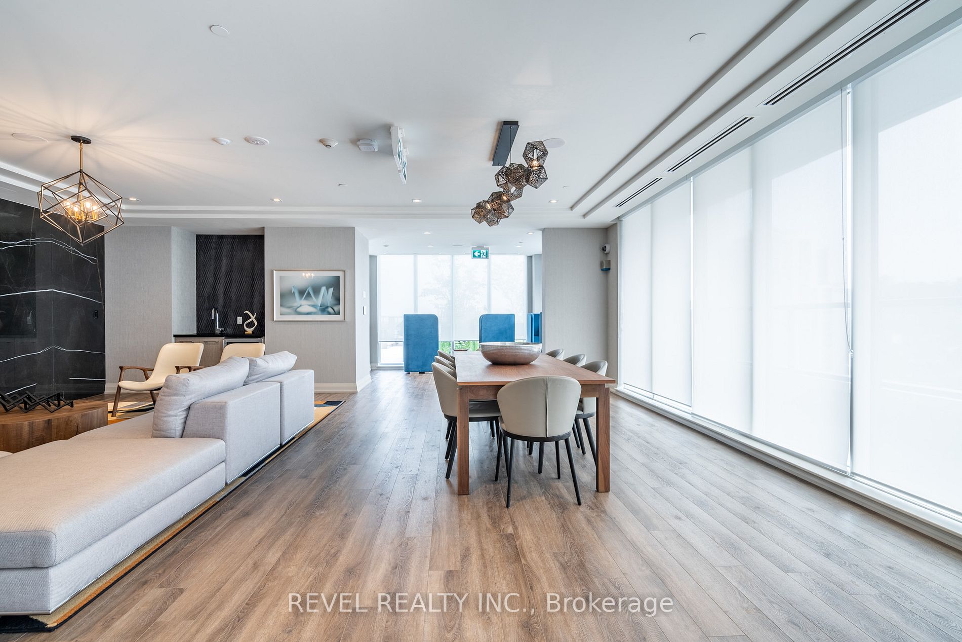 212 King William St, #310