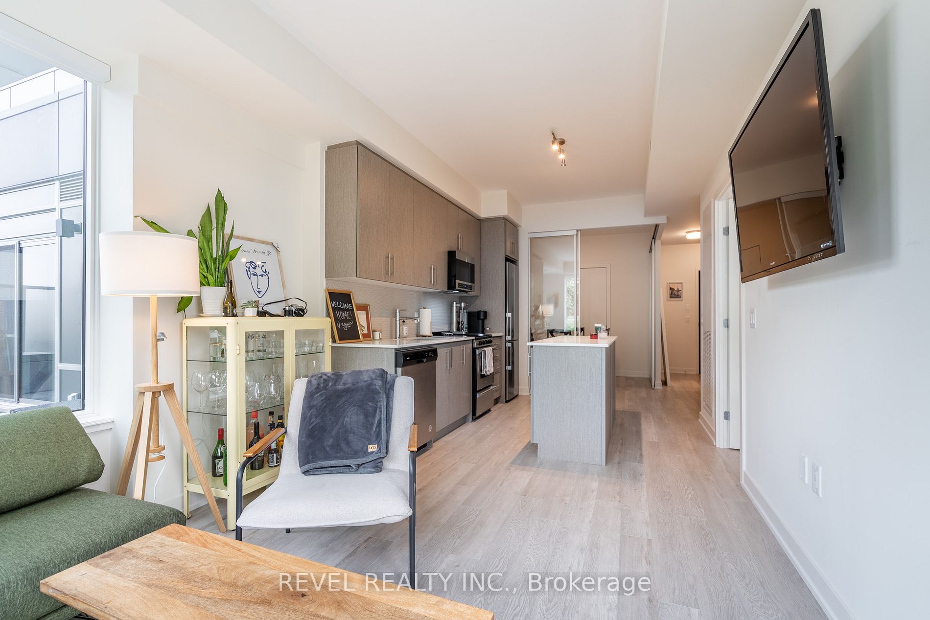 212 King William St, #310