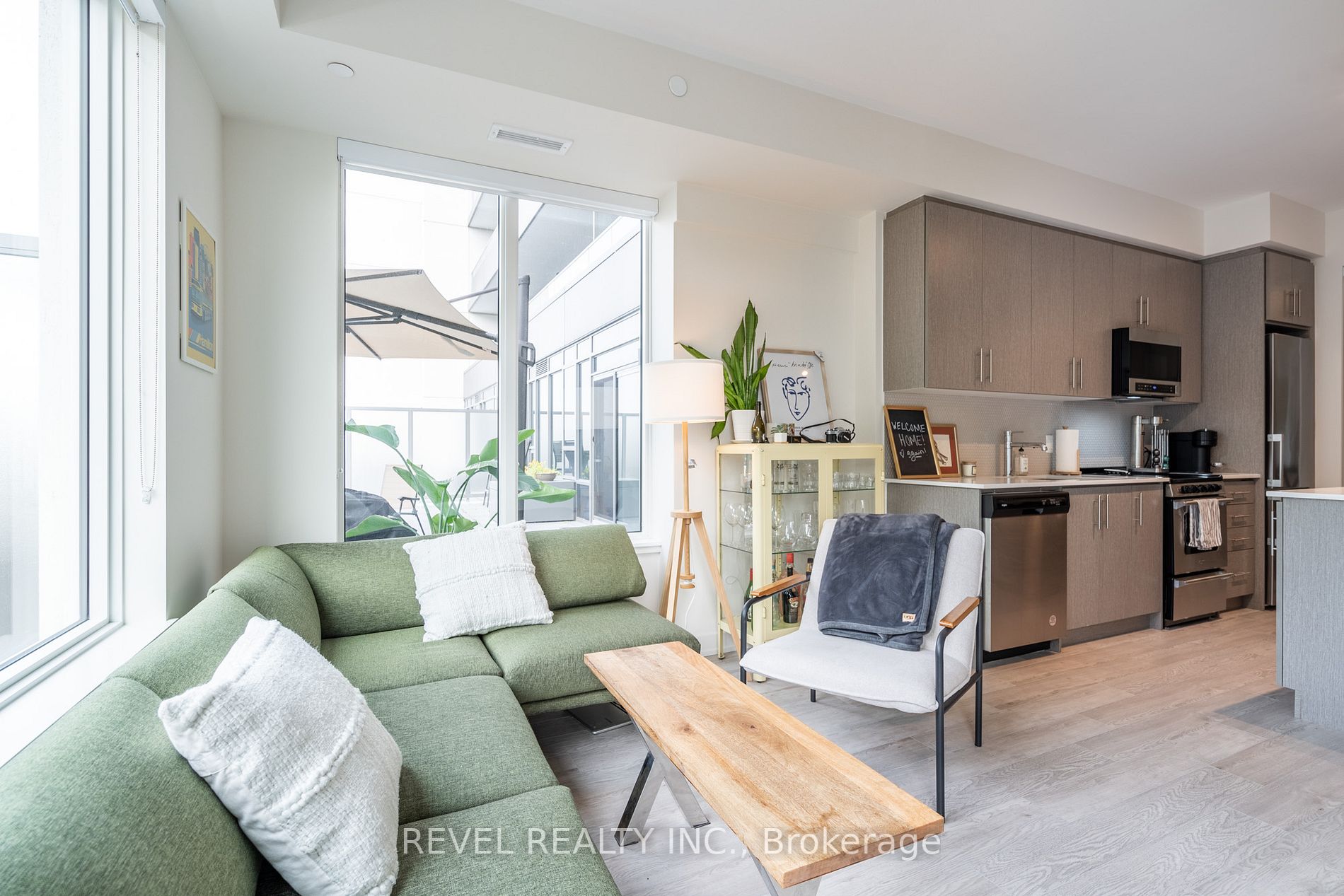 212 King William St, #310