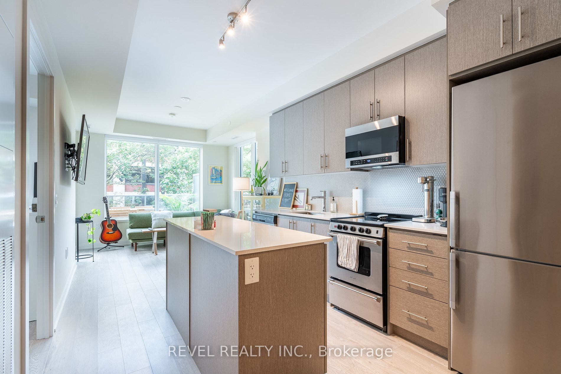 212 King William St, #310