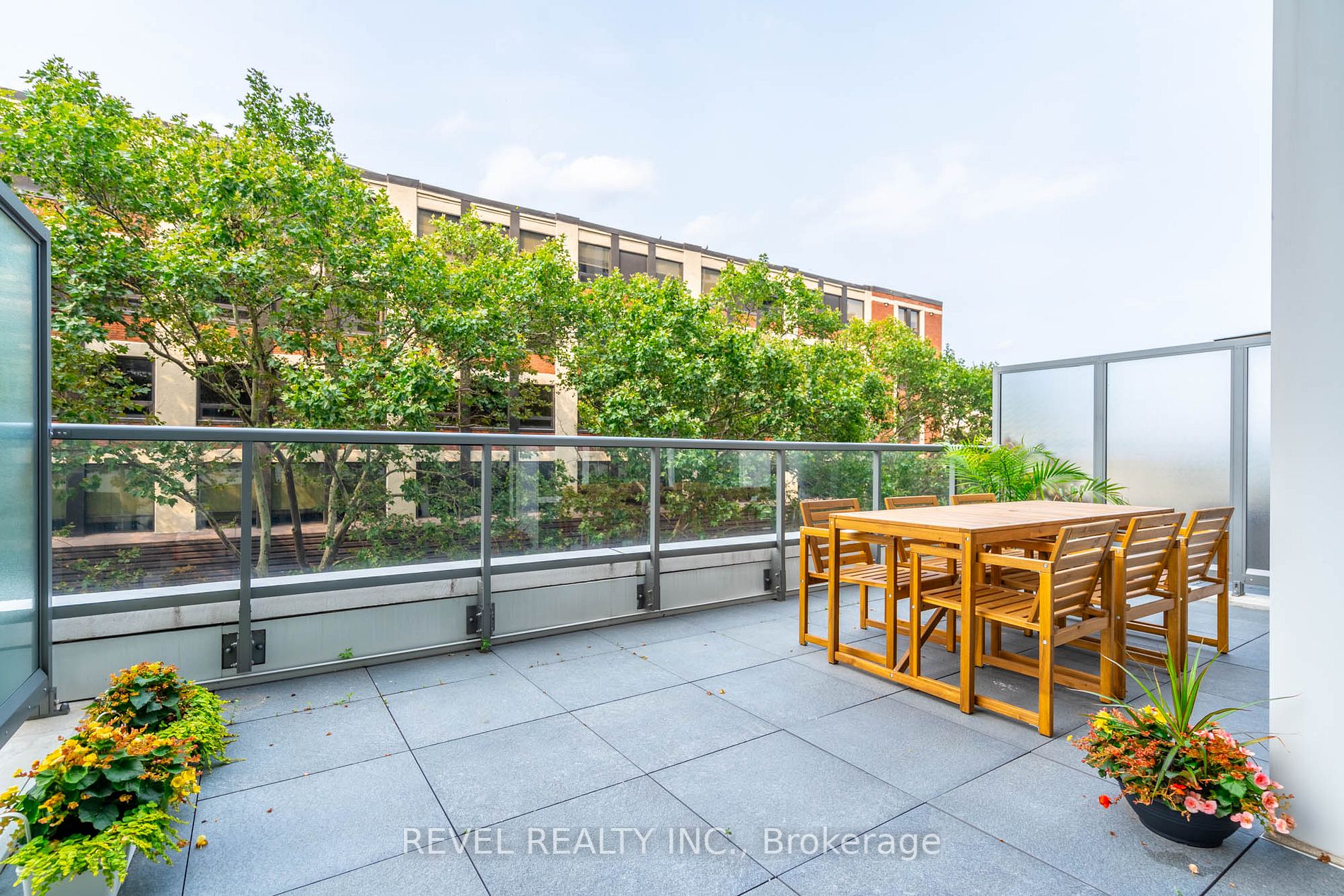 212 King William St, #310