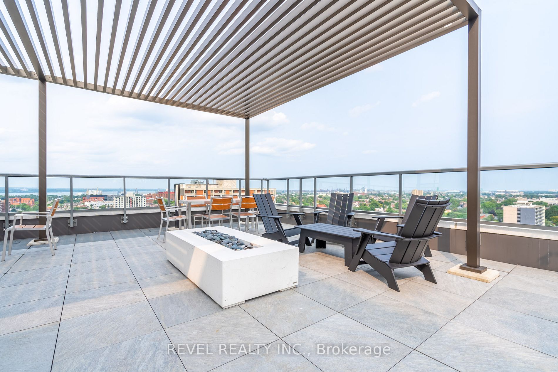 212 King William St, #310