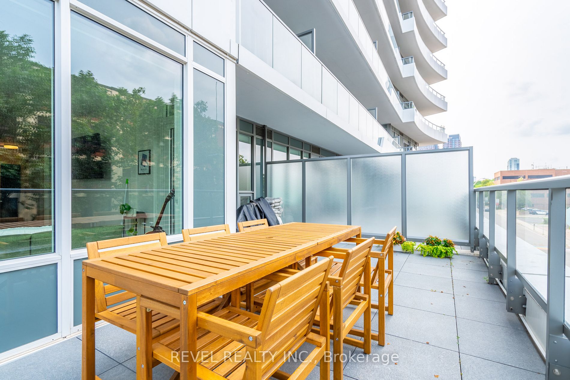 212 King William St, #310