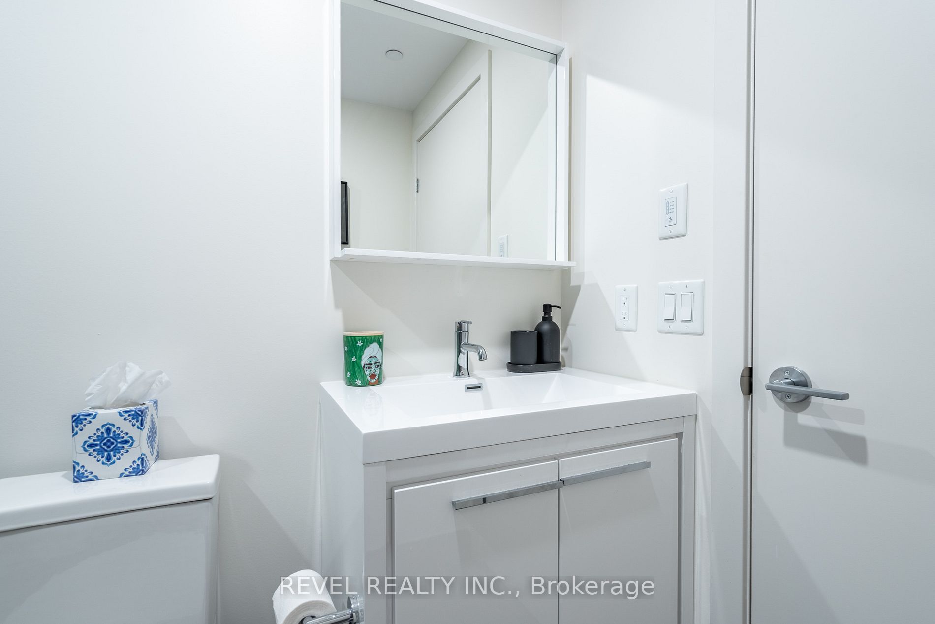 212 King William St, #310