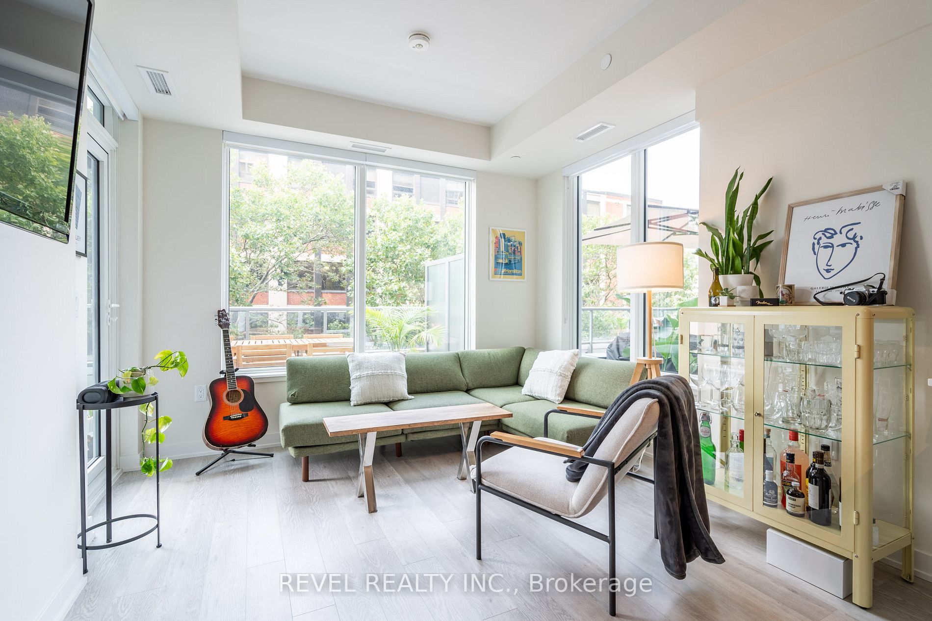 212 King William St, #310