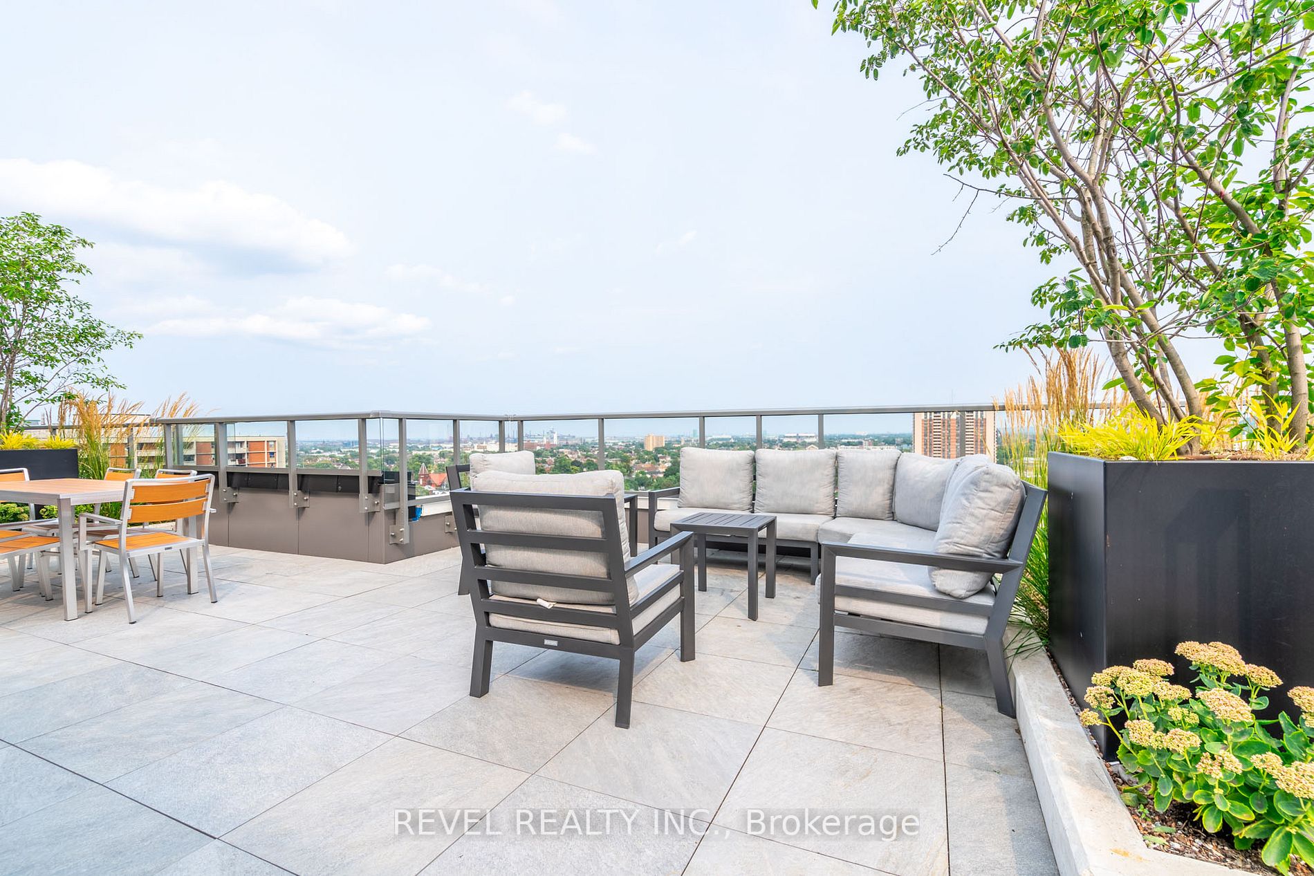 212 King William St, #310