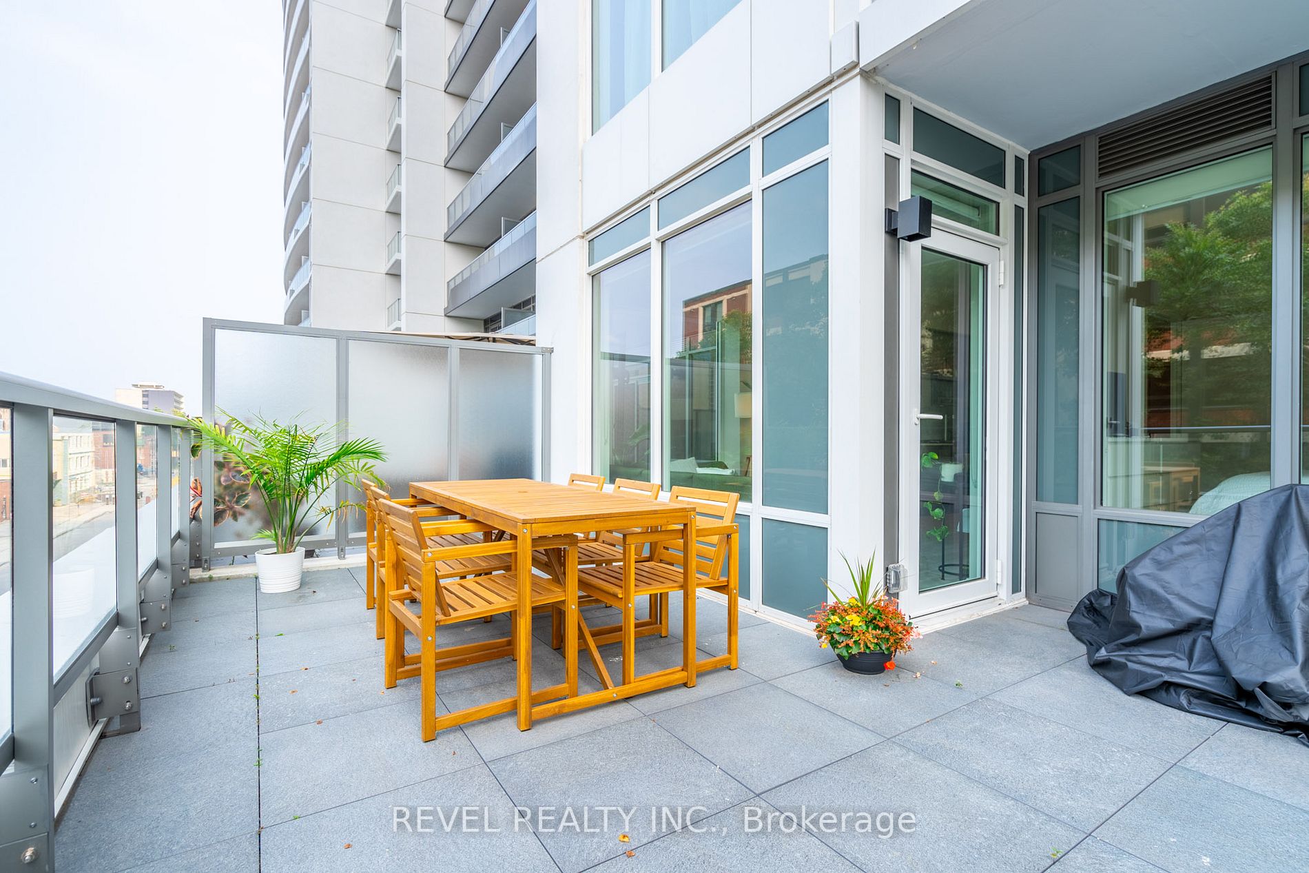 212 King William St, #310