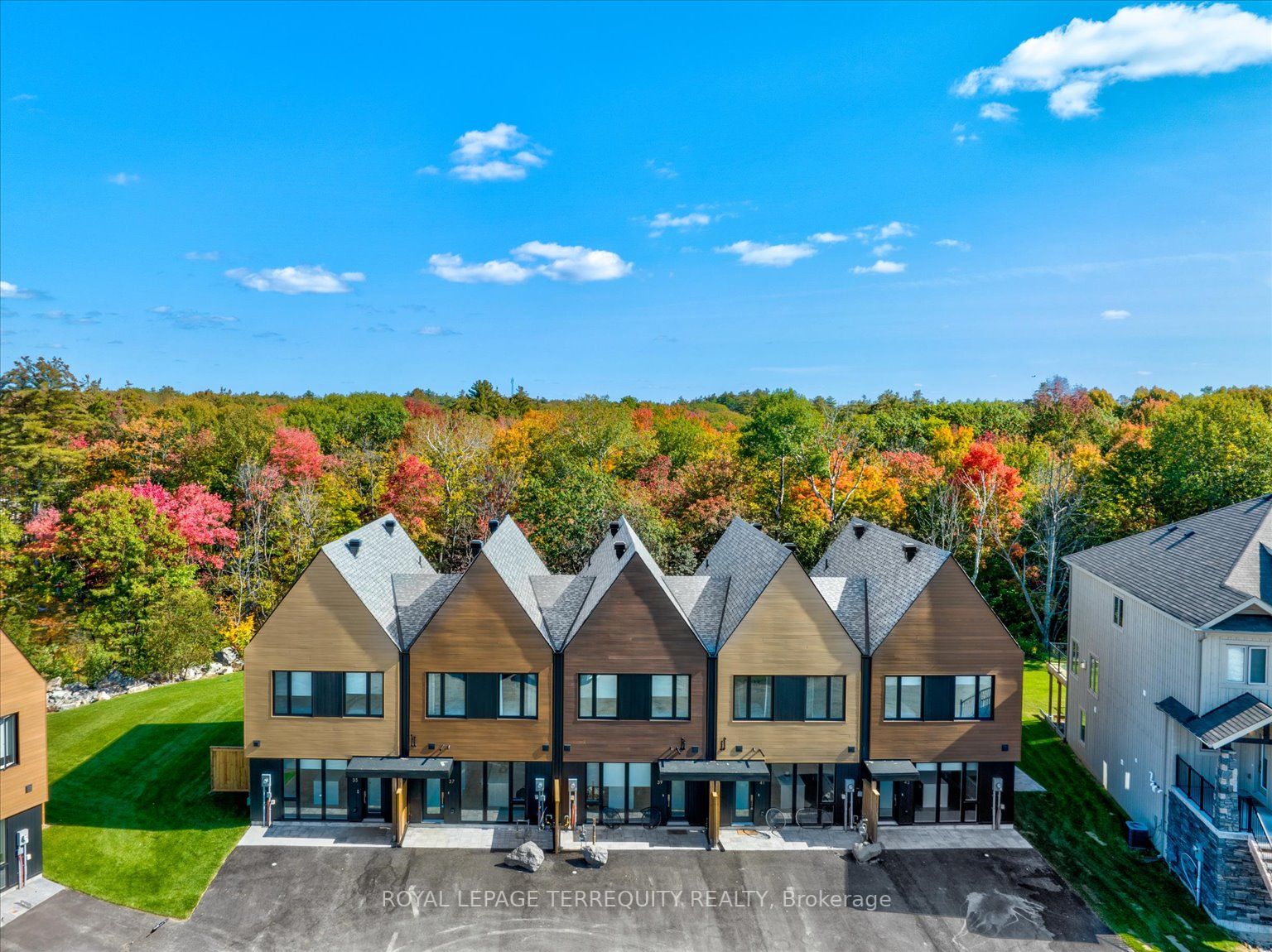 35 Rockmount Crescent