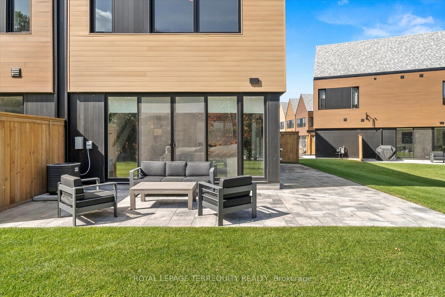 35 Rockmount Crescent