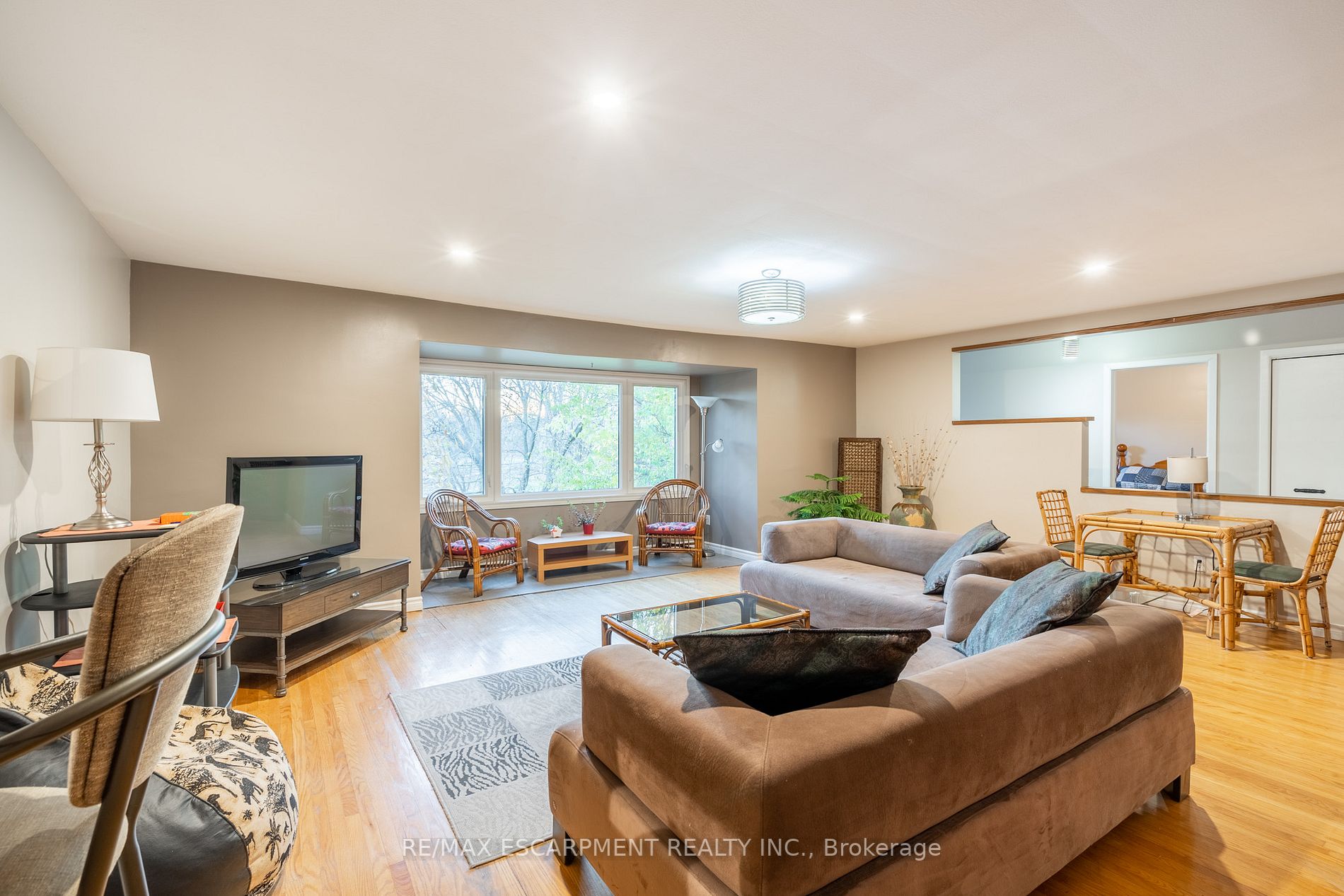 1593 Highway 6