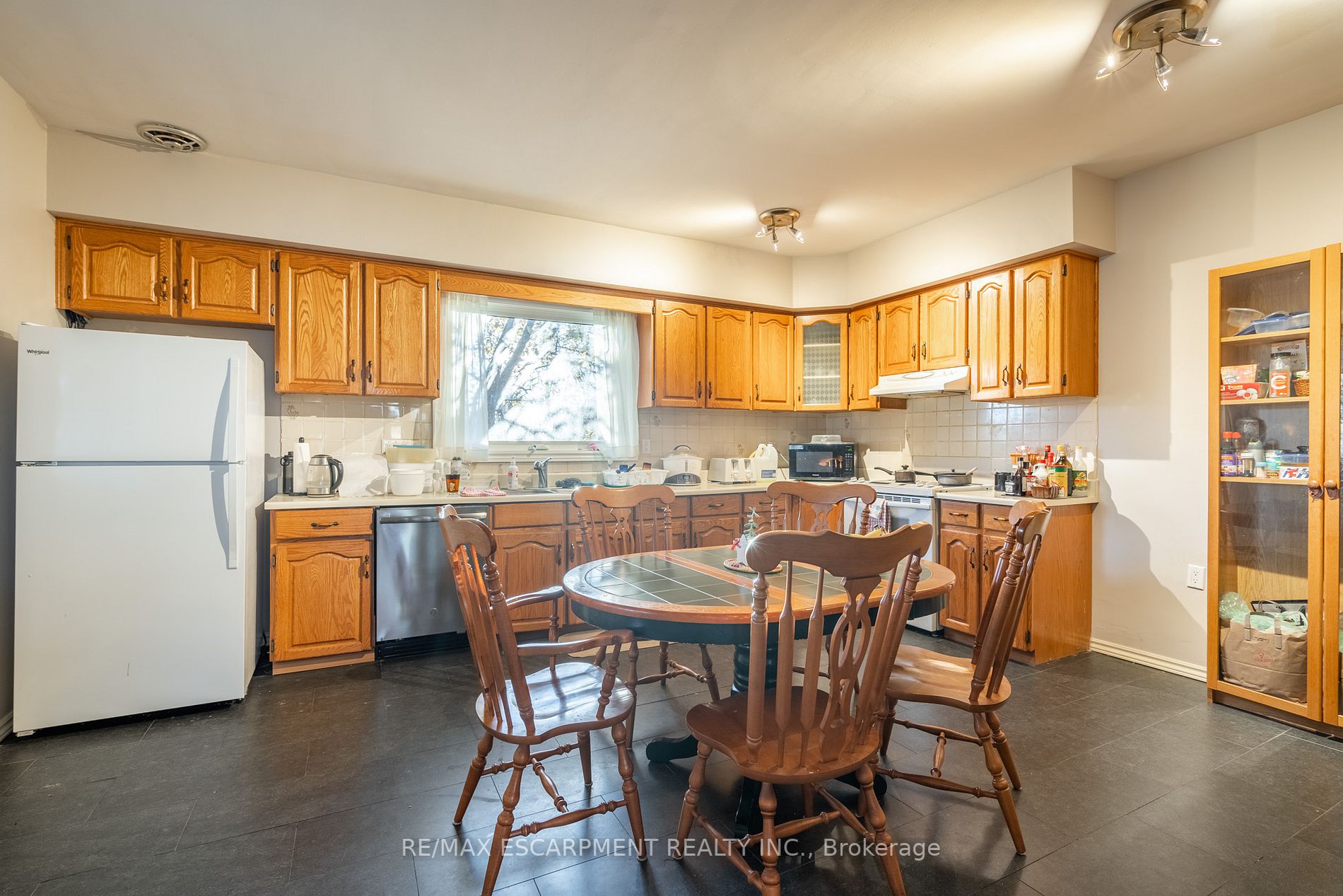 1593 Highway 6