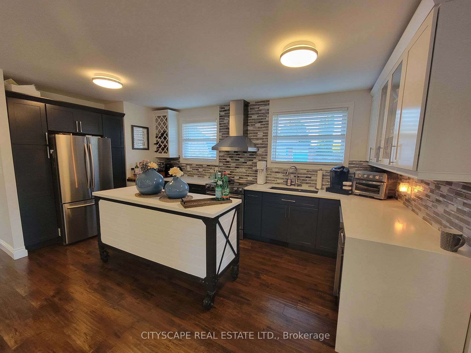 891 Curtis Cres