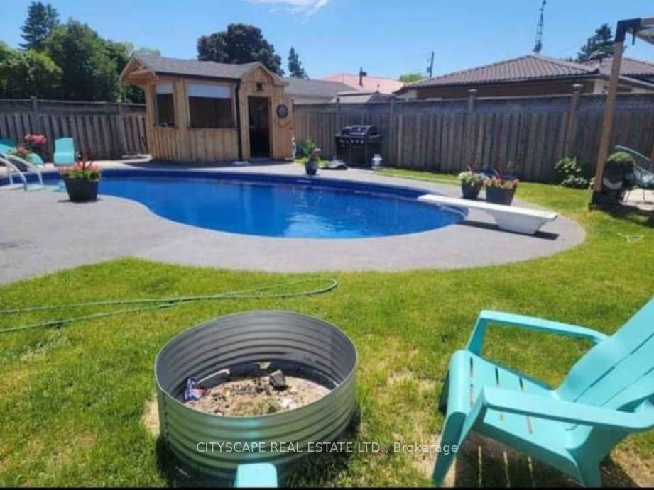 891 Curtis Cres