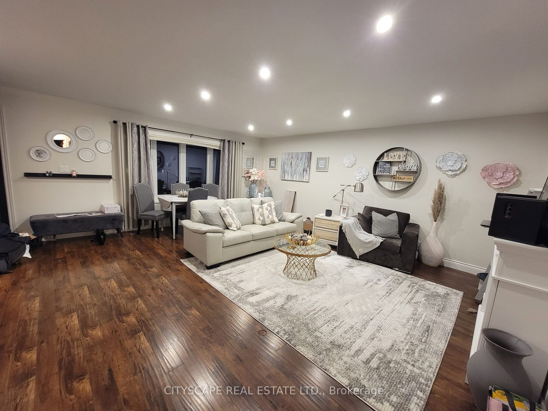 891 Curtis Cres