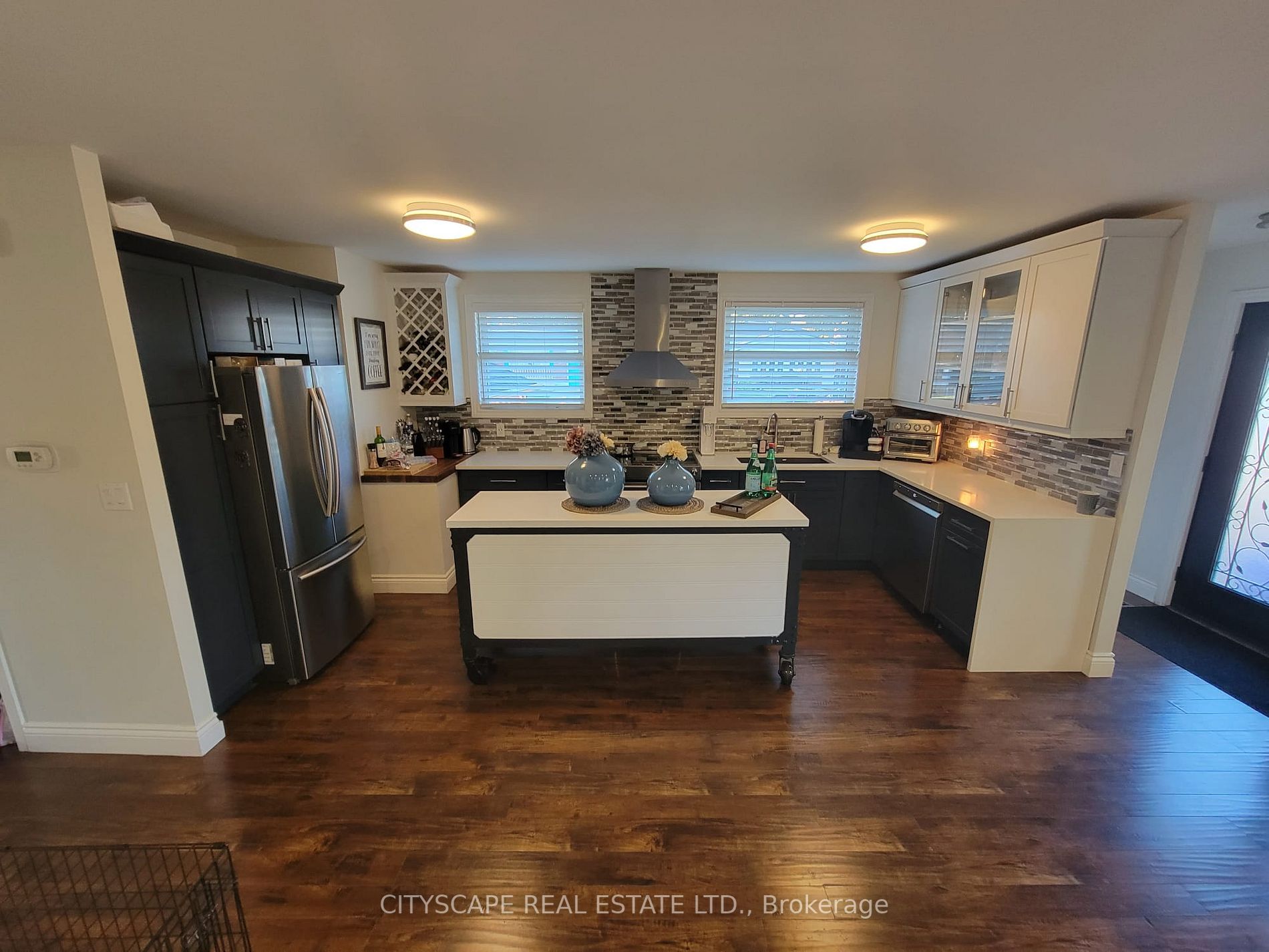 891 Curtis Cres