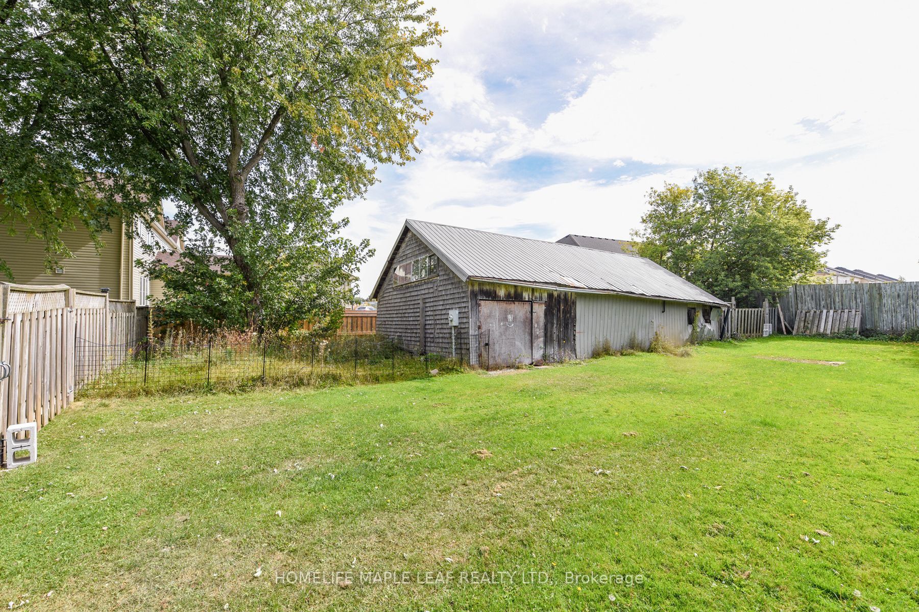 429 Main St W