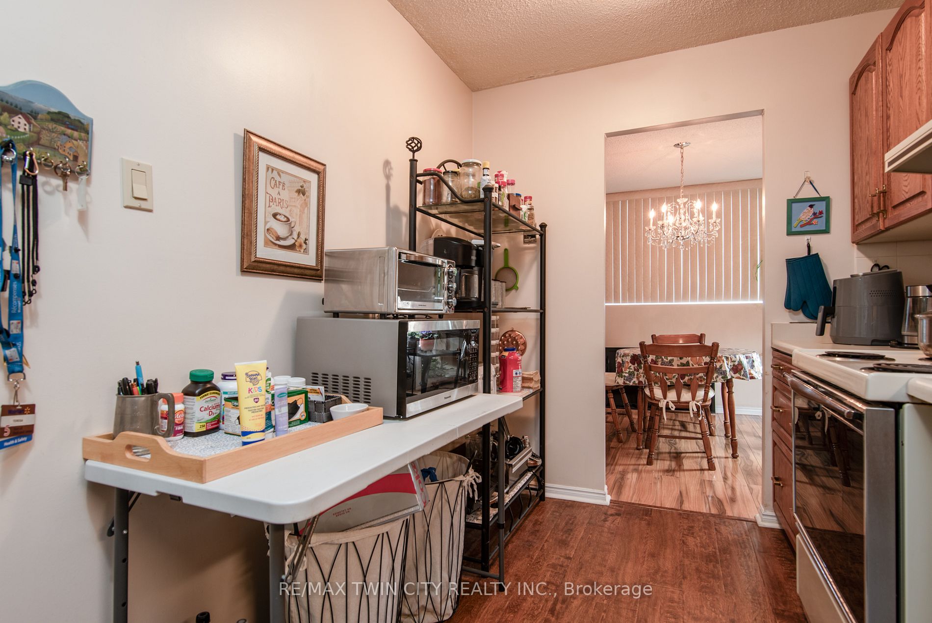 375 King St N, #1405
