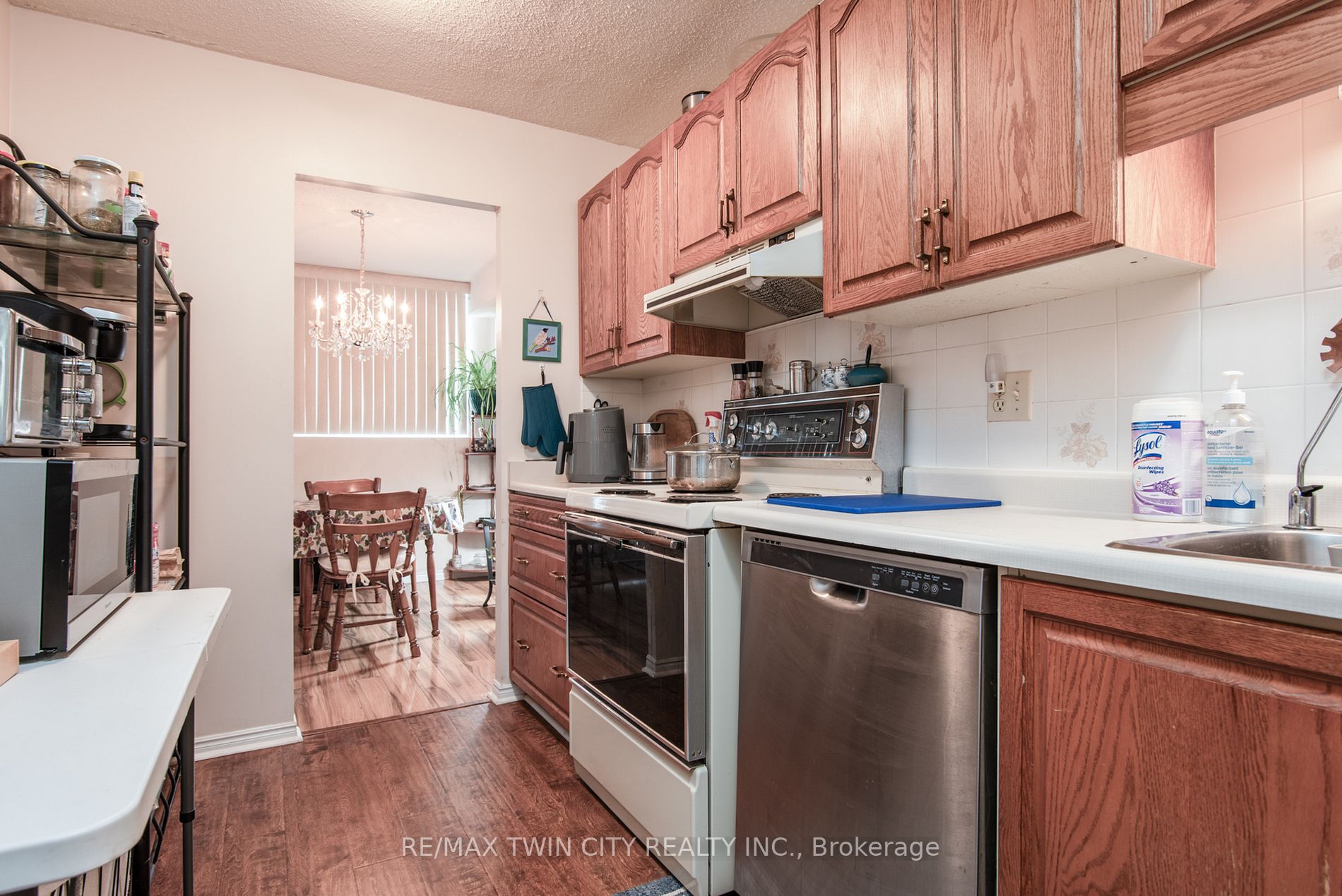 375 King St N, #1405