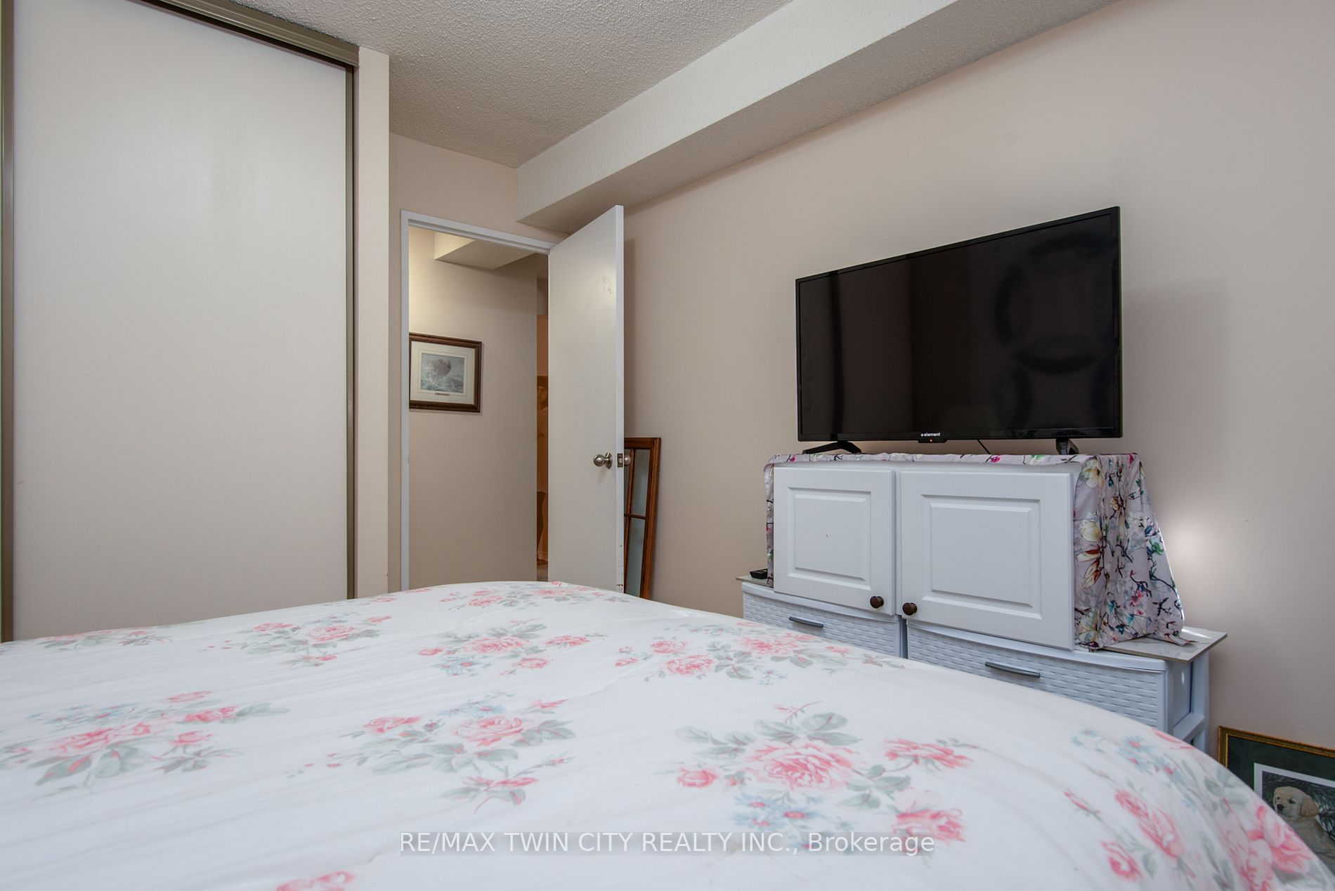 375 King St N, #1405