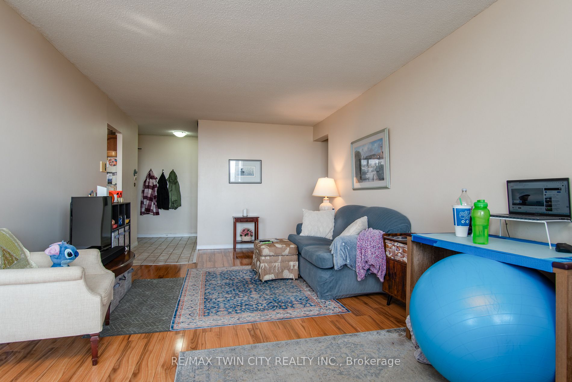 375 King St N, #1405