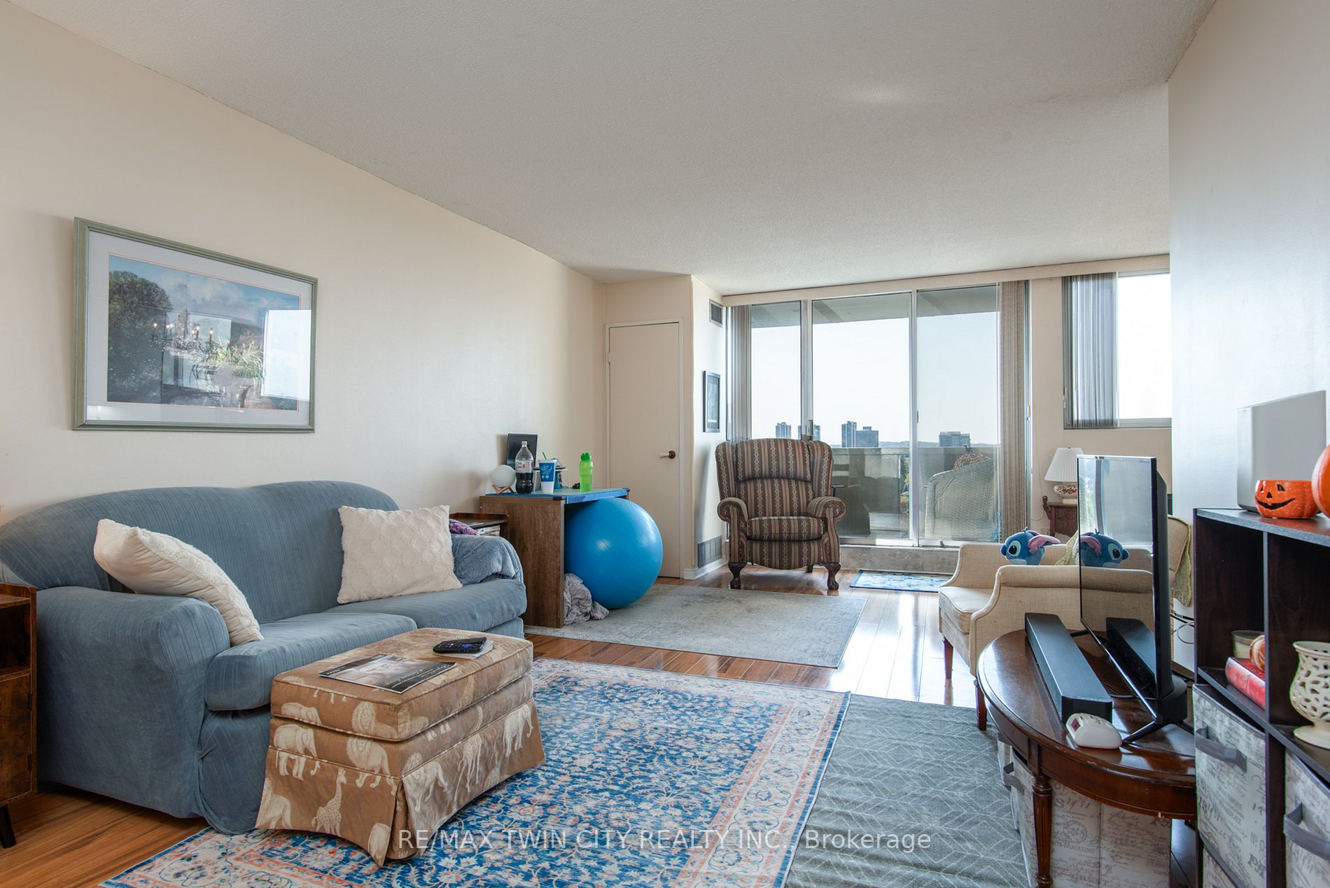 375 King St N, #1405