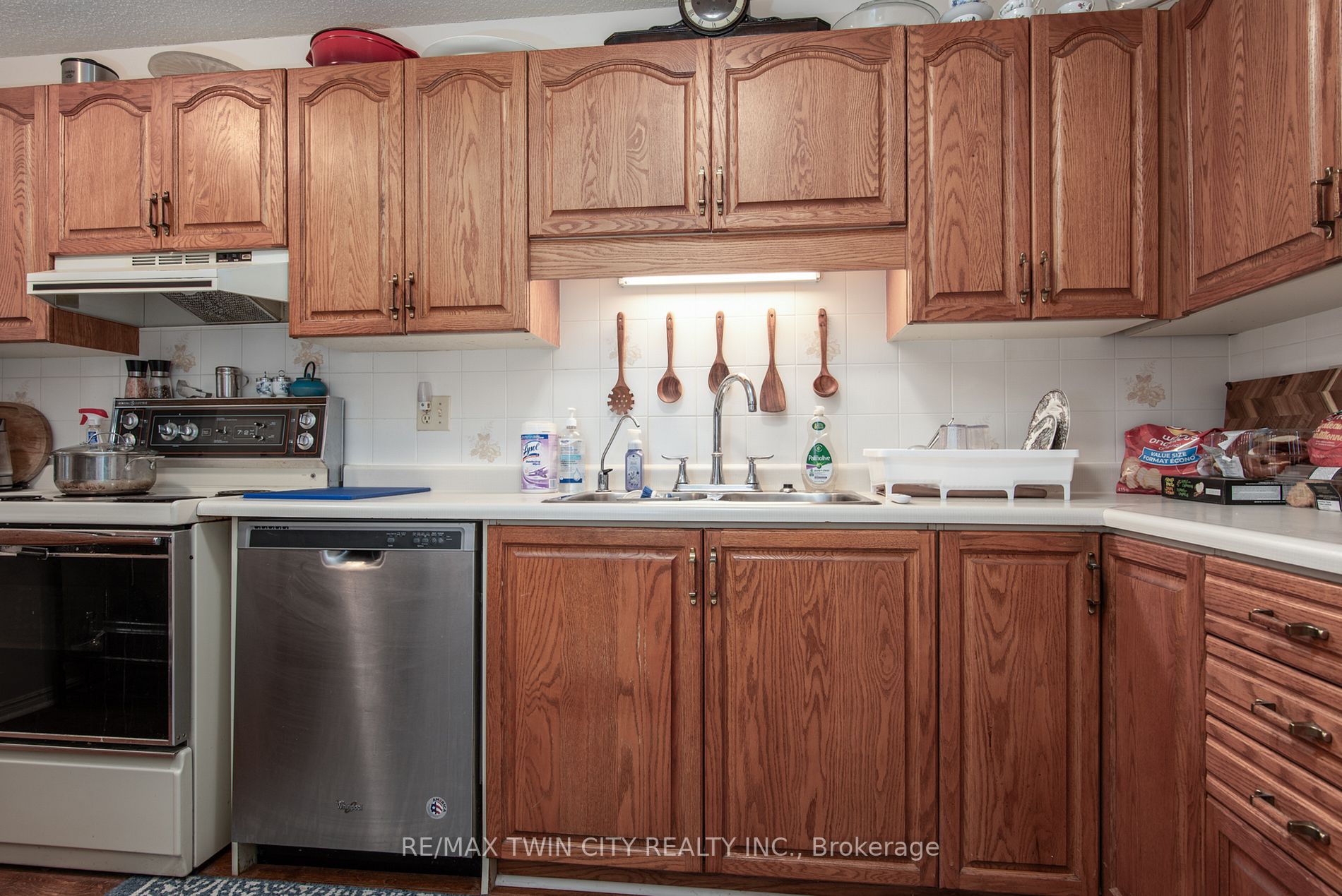 375 King St N, #1405