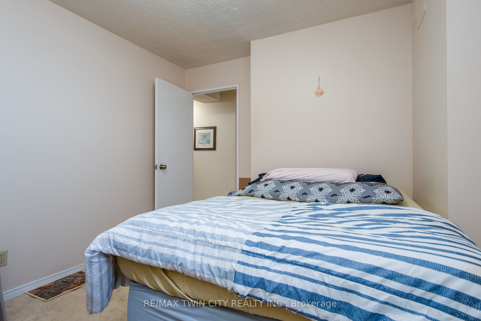 375 King St N, #1405