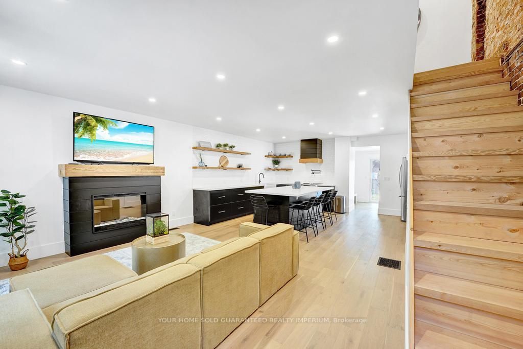 44 Margaret St