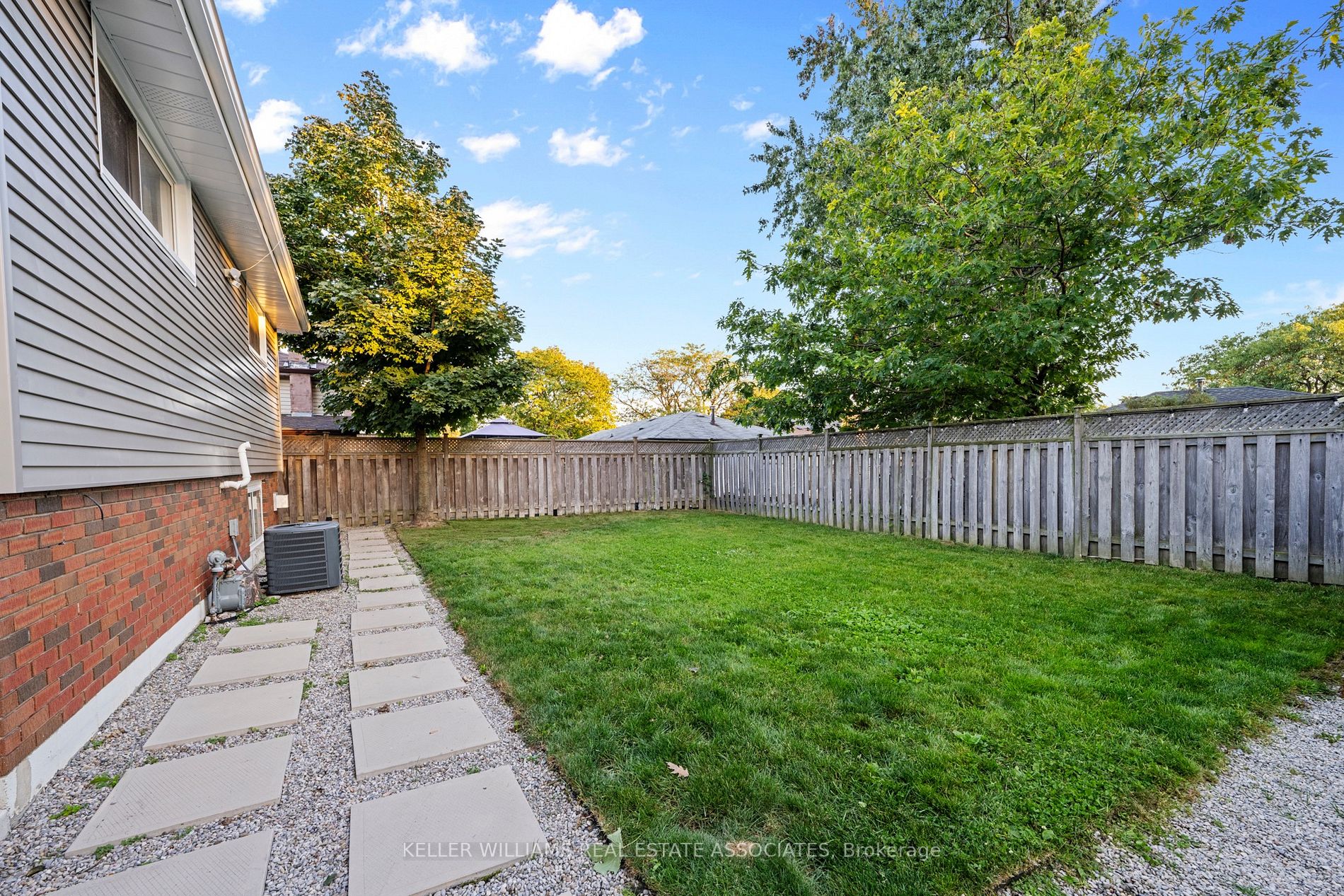 8 Muir Avenue