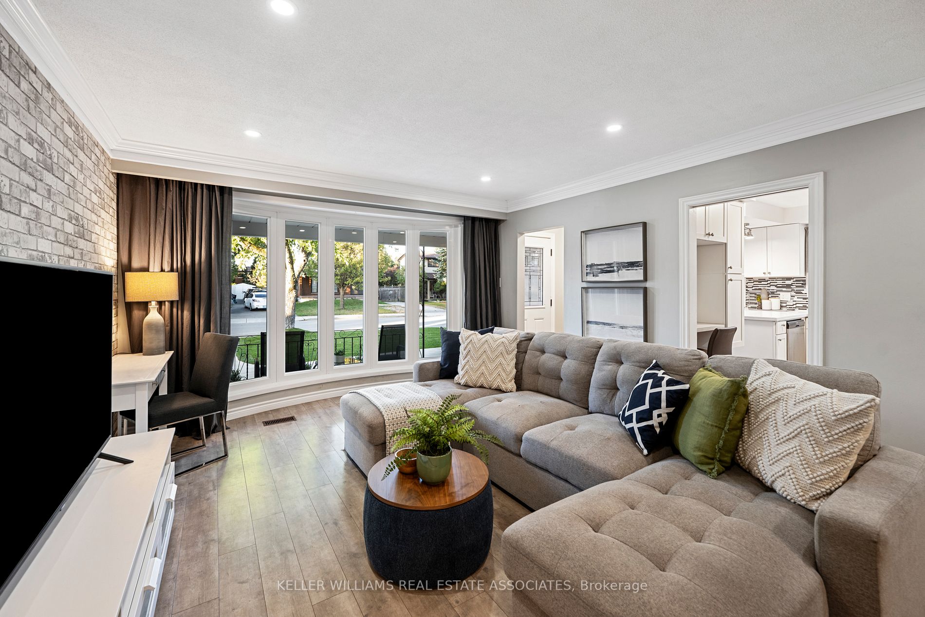 8 Muir Avenue