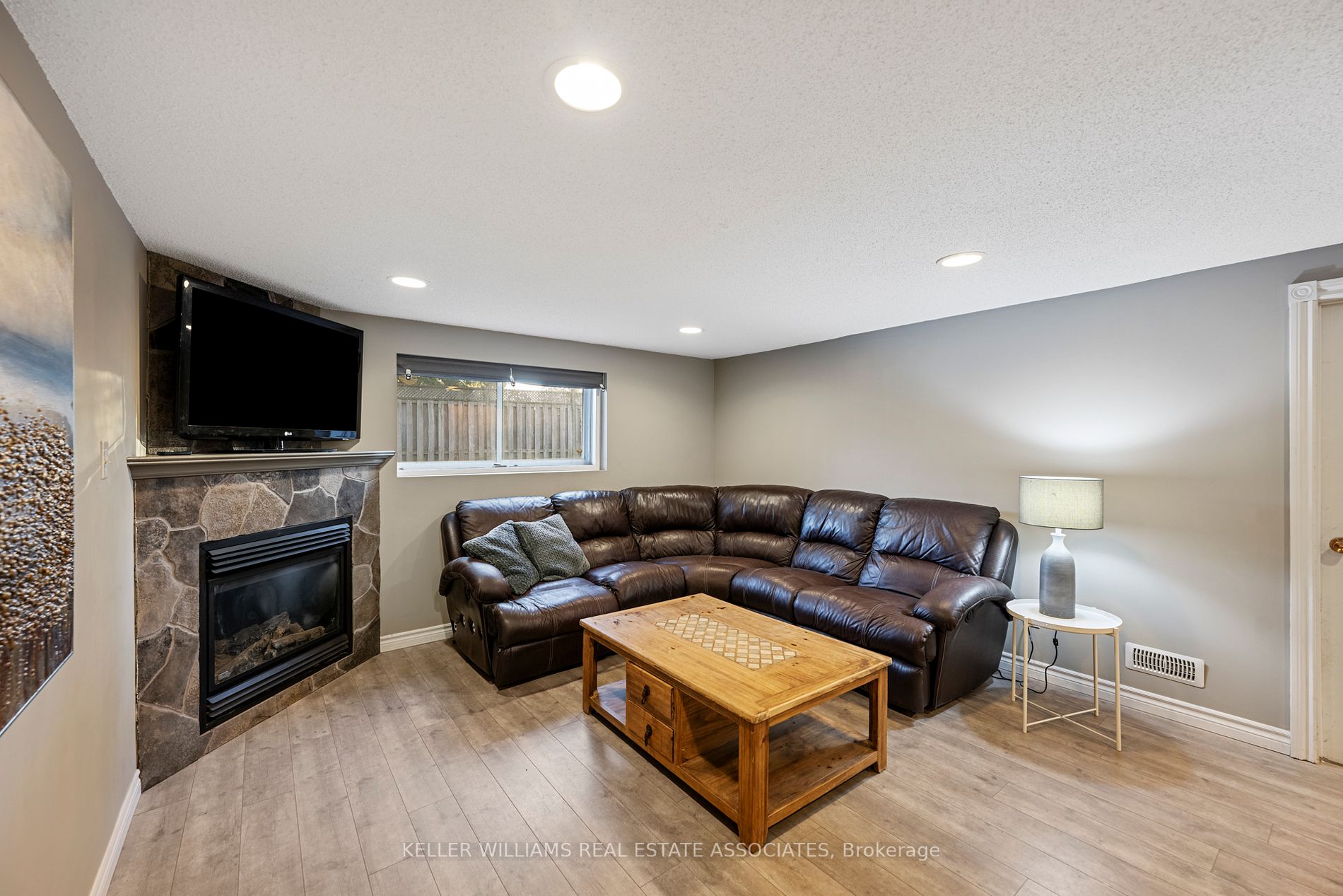 8 Muir Avenue