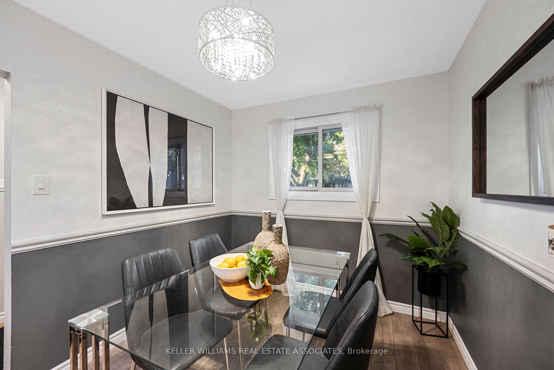 8 Muir Avenue