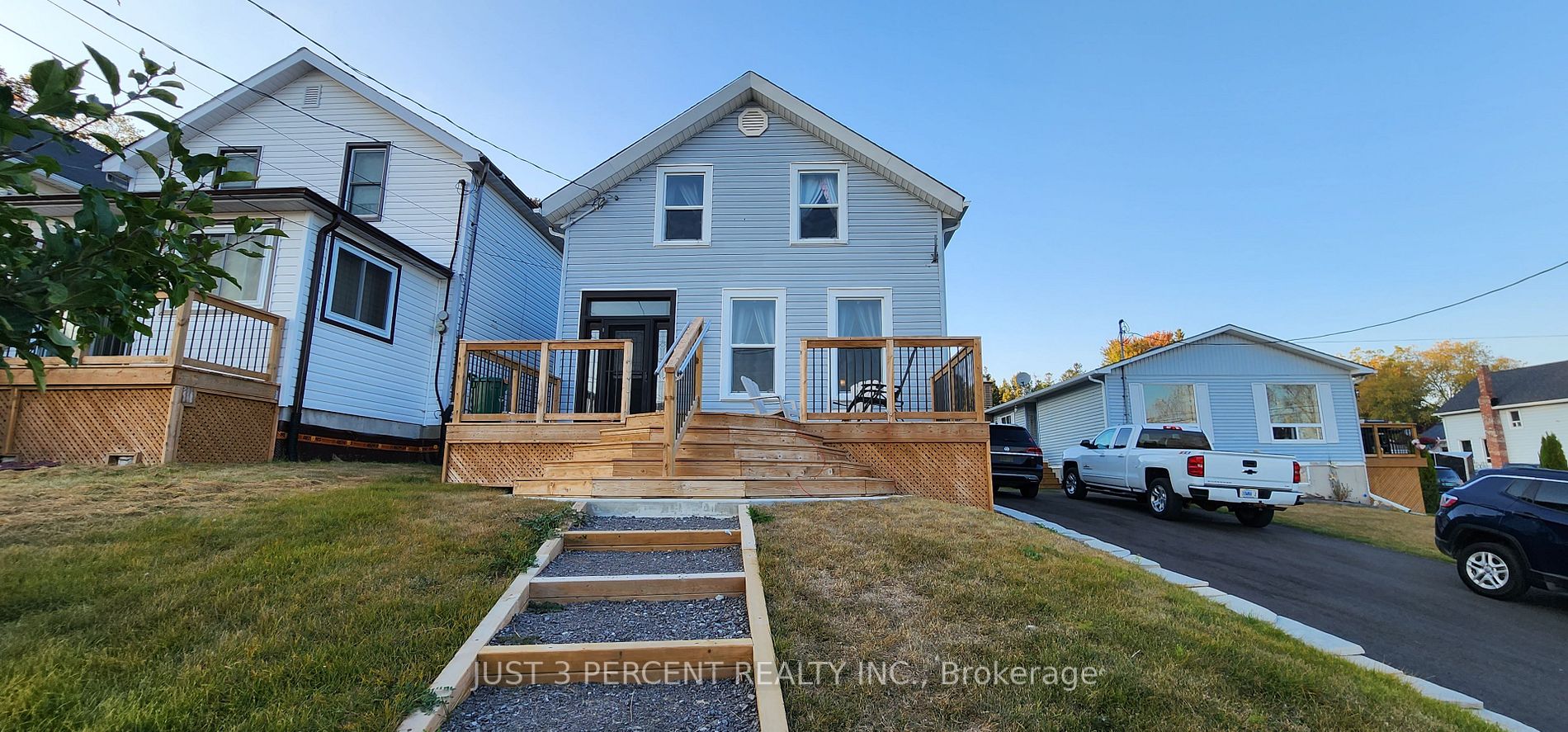 28 Alexander St
