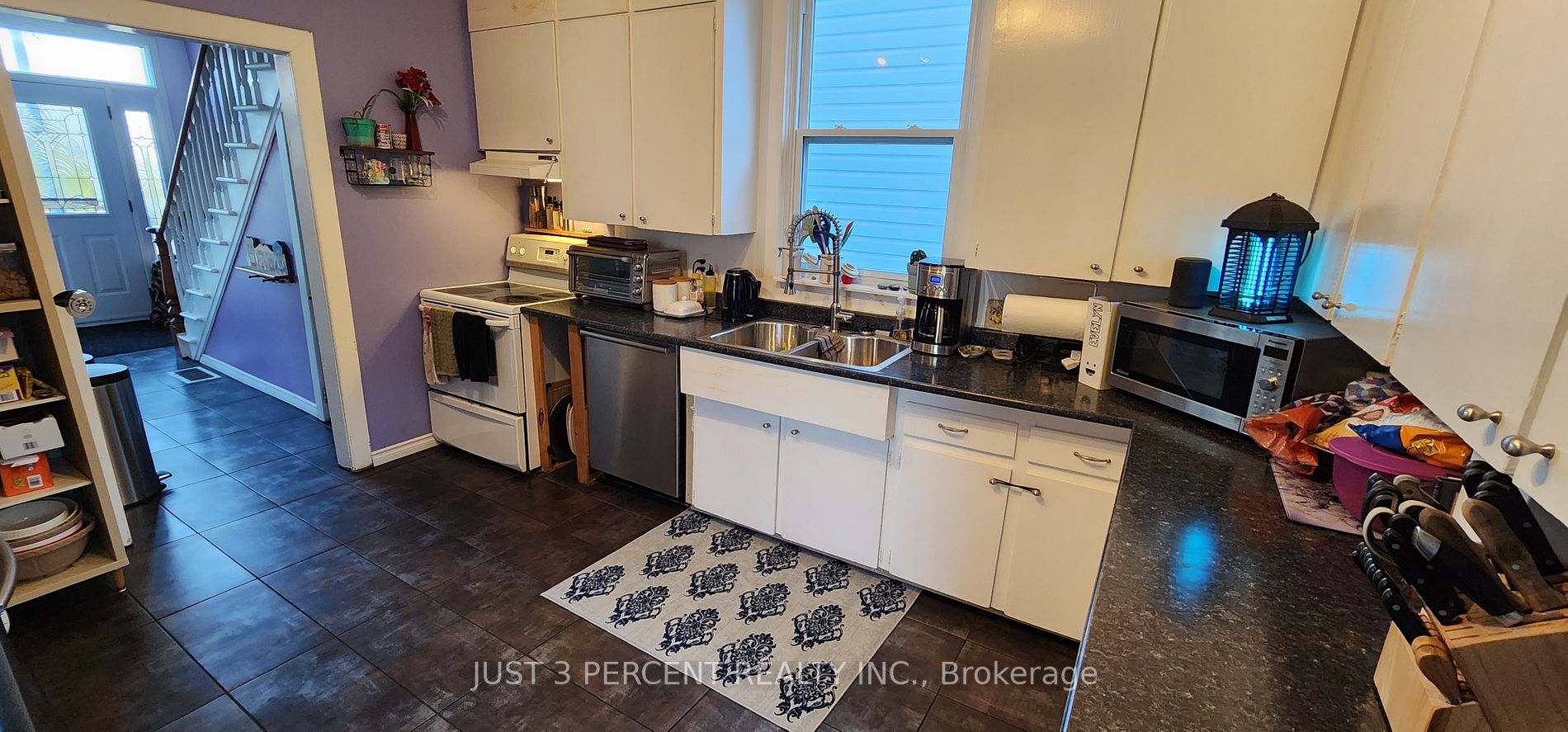 28 Alexander St