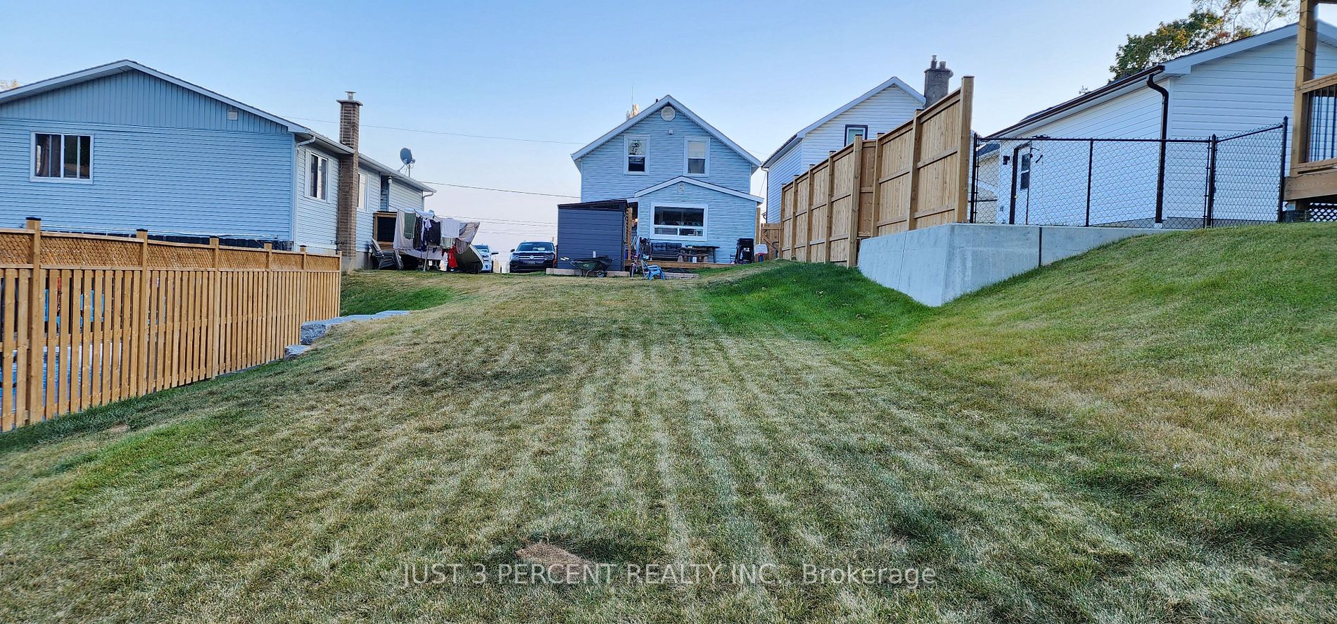 28 Alexander St