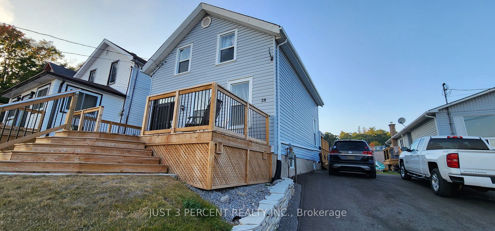28 Alexander St