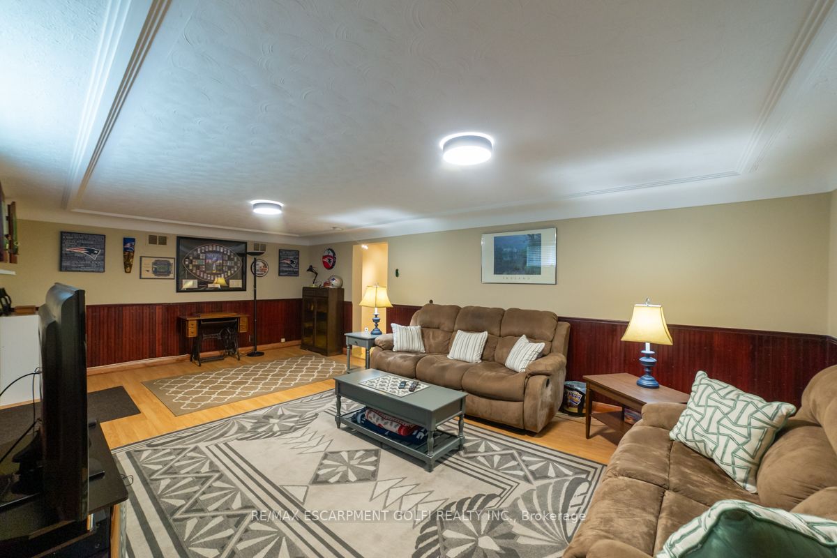 109 Sunning Hill Ave