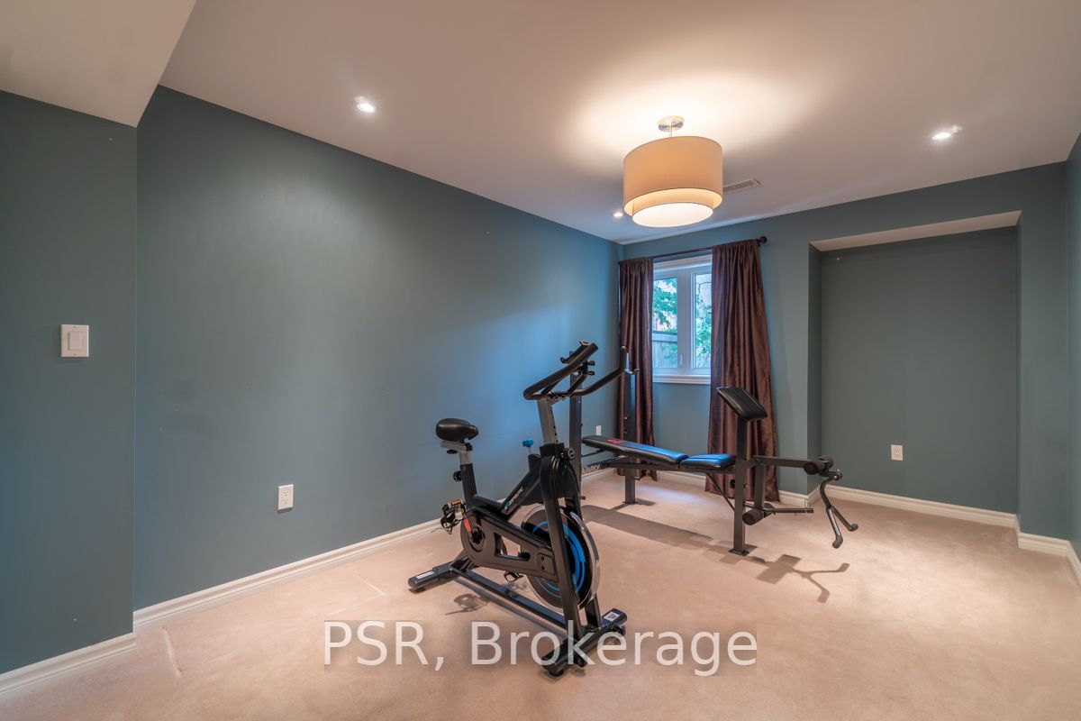 77 Peer Crt