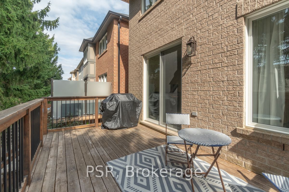 77 Peer Crt