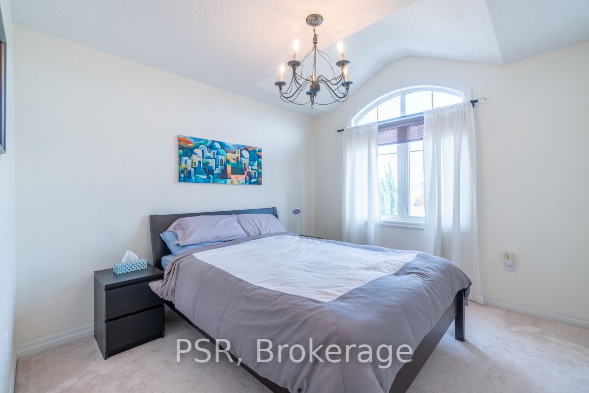 77 Peer Crt
