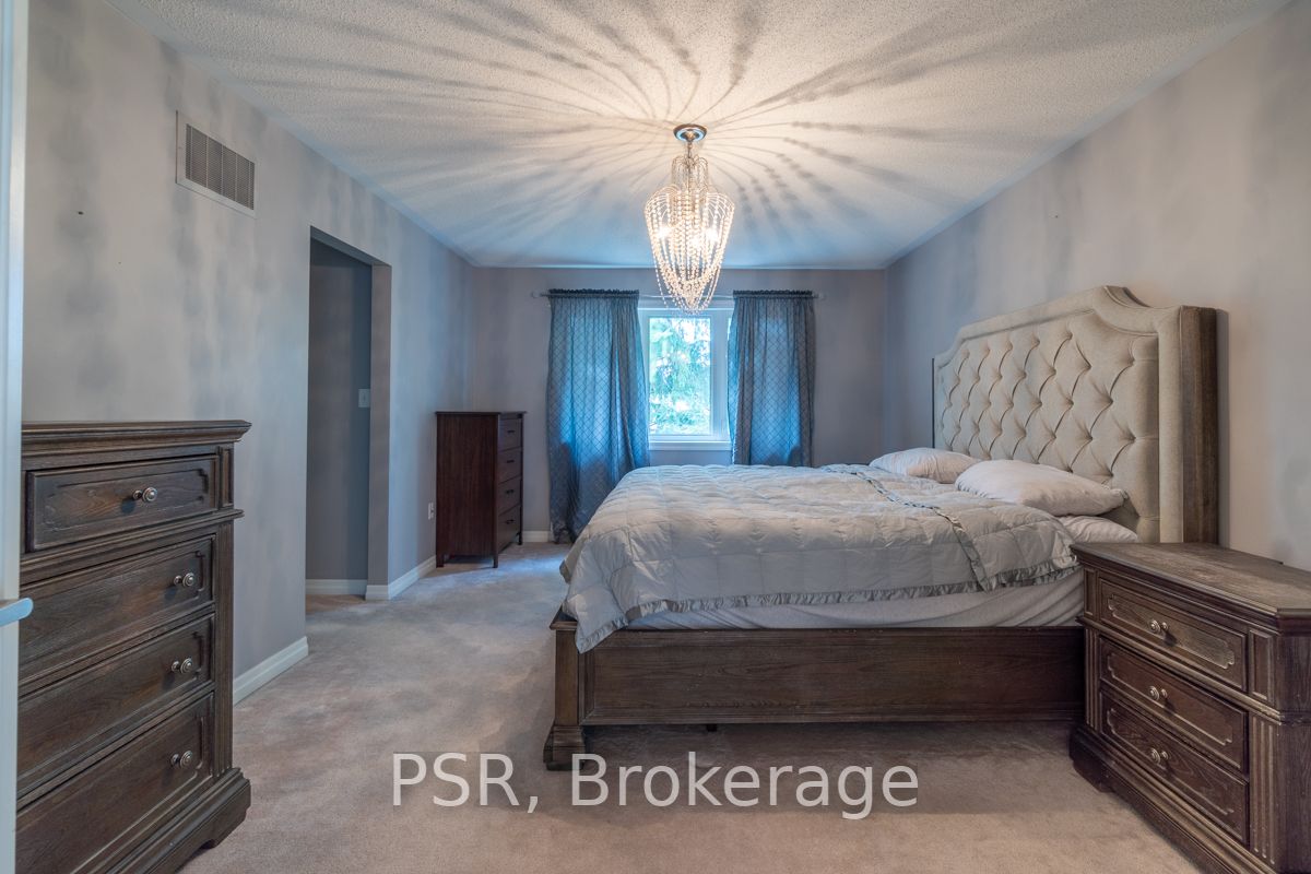 77 Peer Crt