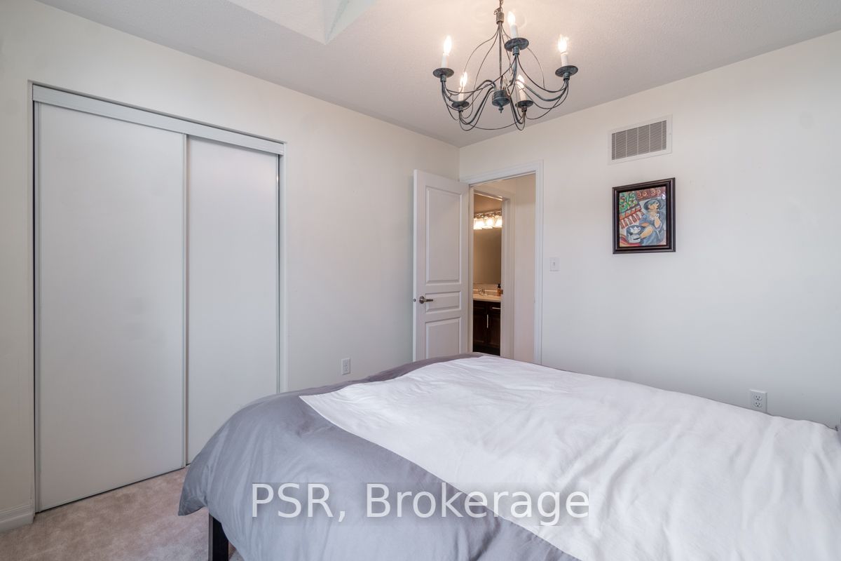 77 Peer Crt