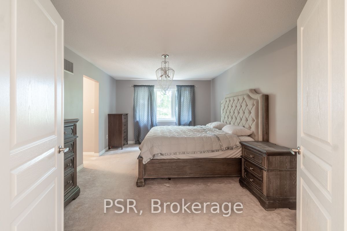 77 Peer Crt