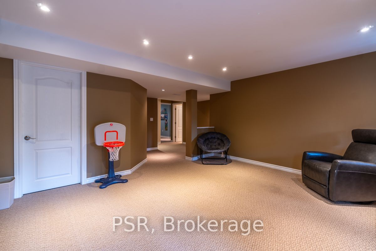 77 Peer Crt