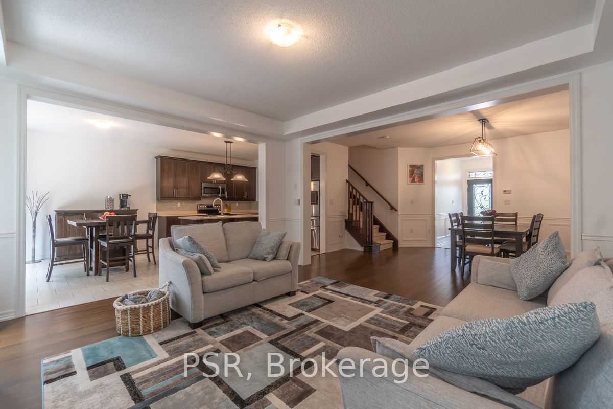 77 Peer Crt